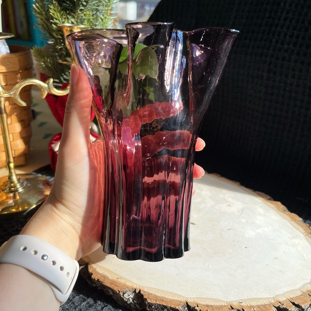 Purple amethyst hand blown ripple vase - Picture 3 of 5